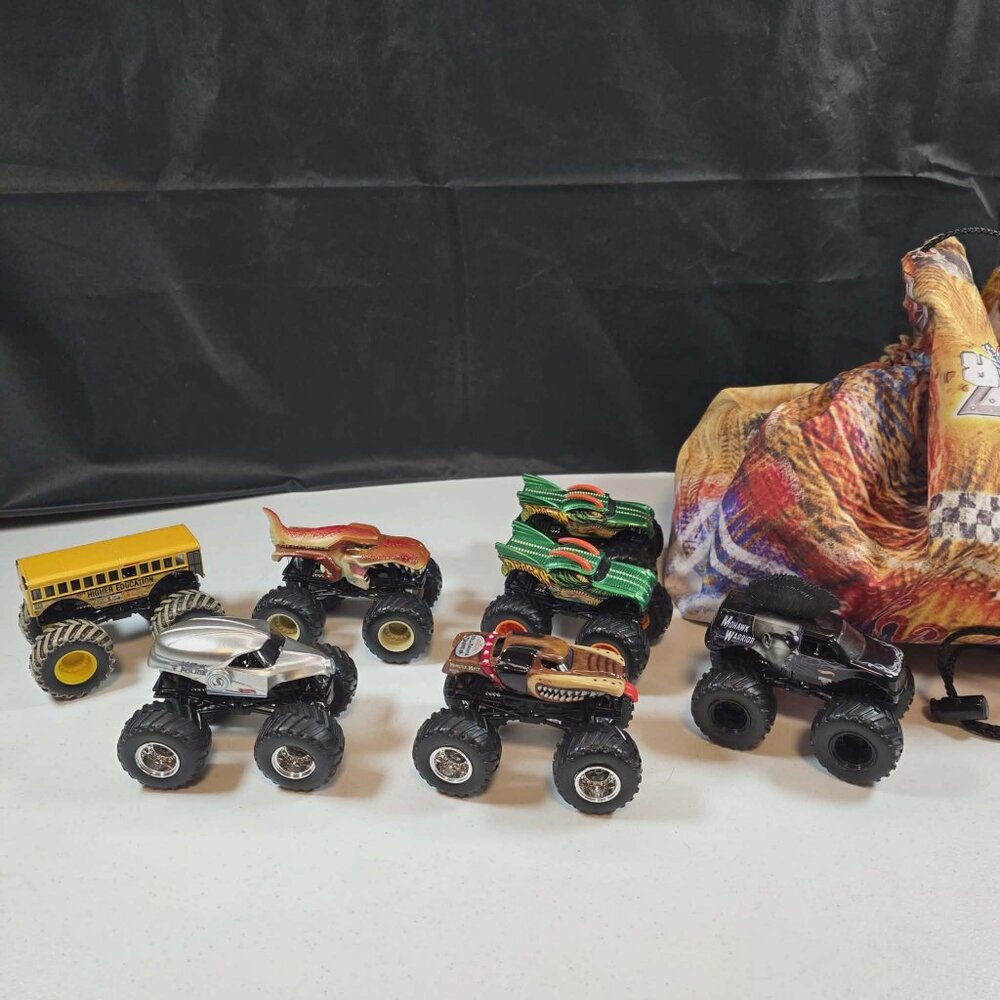 MONSTER JAM HOT WHEELS DIE-CAST LOT OF 7 WITH CARRY CASE BAG
